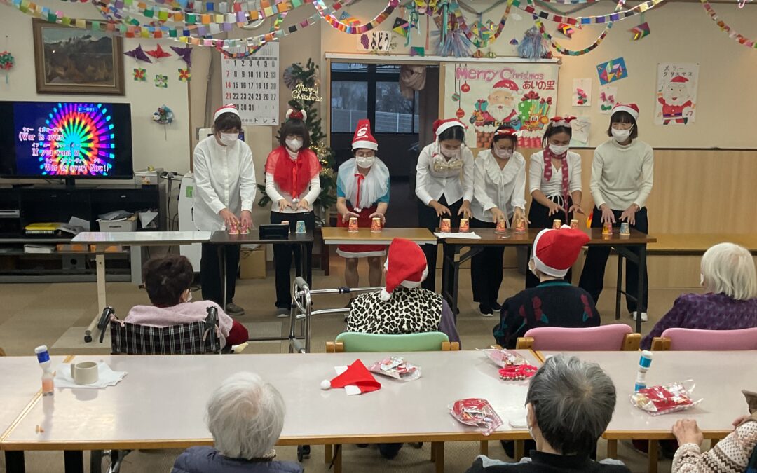 キャンドルの灯りとハンドベルの音色に包まれて🎄　　　　　　　　　　　令和7年最後の誕生日会＆クリスマス会